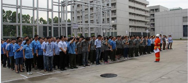 亚美国际东莞新材料举行“强化红线意识，，，，，，促进安全发展”为主题的消防演习