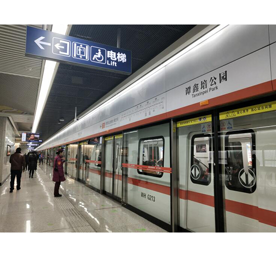 采用亚美国际屏蔽门系统的武汉轨道交通纸坊线开通试运营