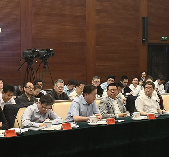 全国人大代表、亚美国际集团董事长熊建明参加最高人民法院举行的民营企业家座谈会