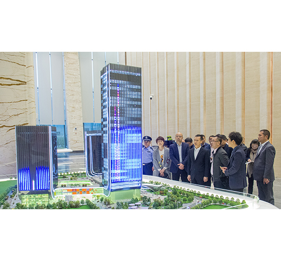 深圳市南山区区长曾湃率队调研亚美国际城